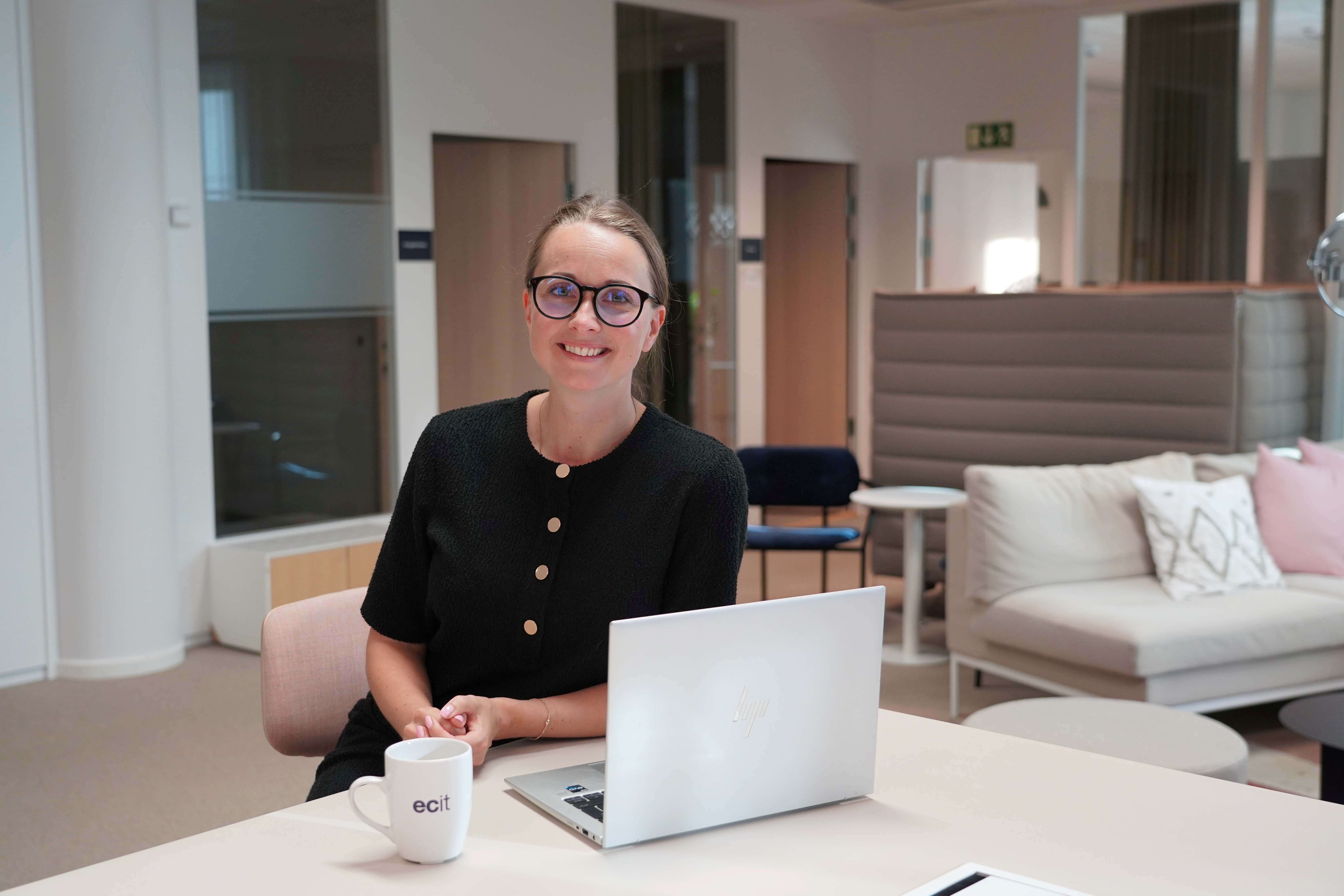 Caroline Future (1) 2