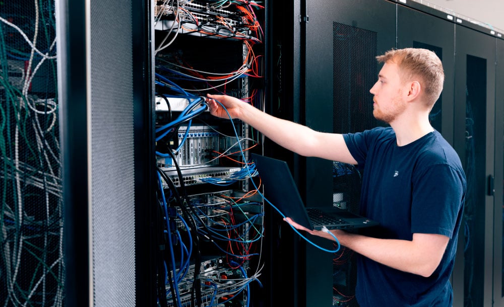 IT-ansvarlig med servere og PC