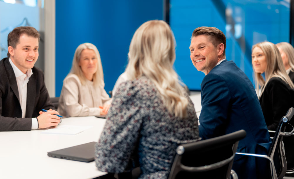 Friendly meeting between accountant and customer